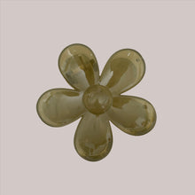 Load image into Gallery viewer, Flower claw clip