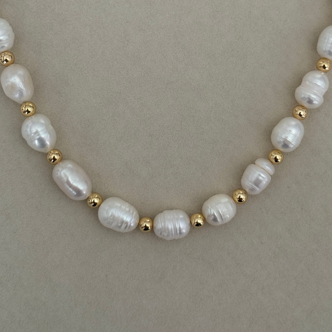 Isla large pearl necklace