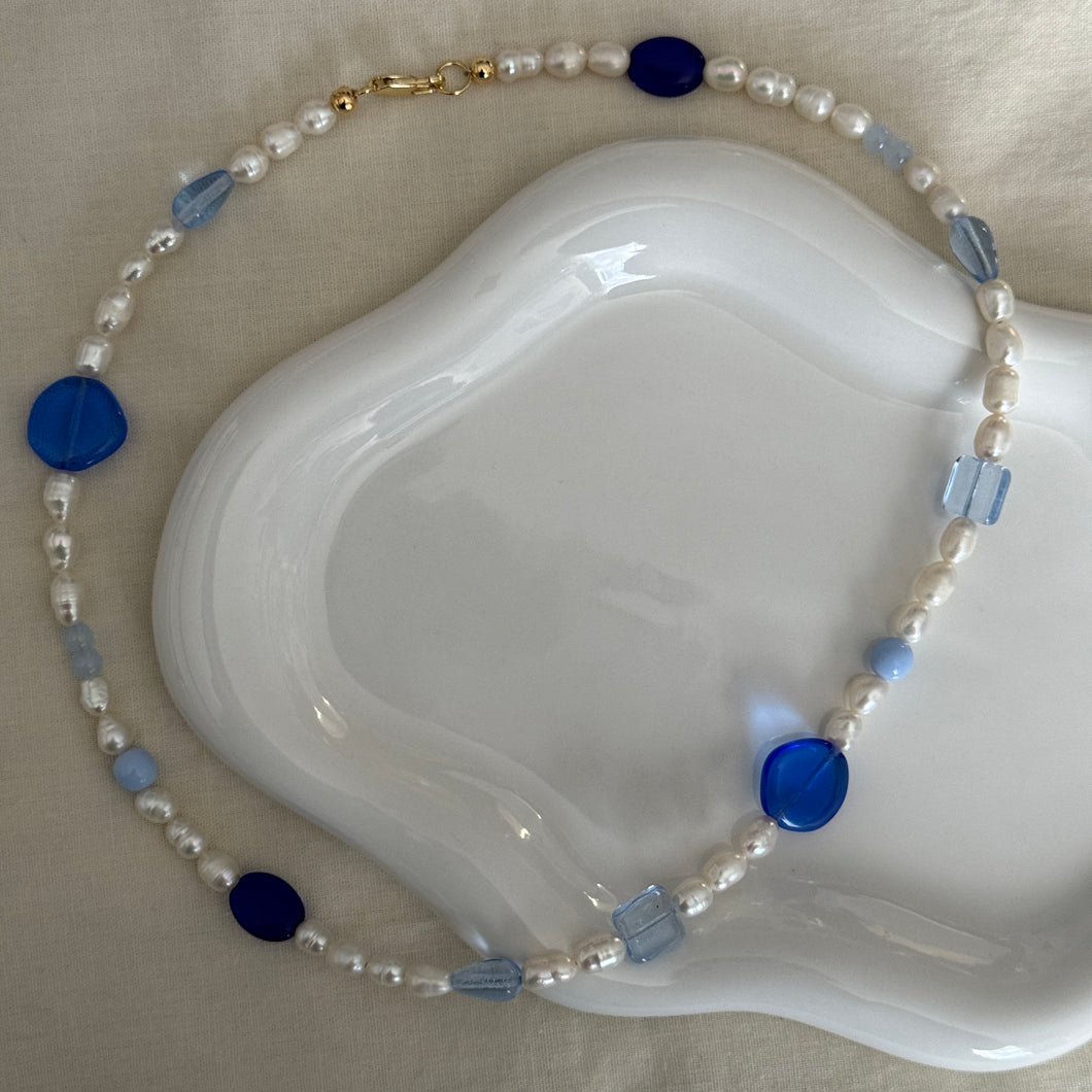 Blue pearl necklace