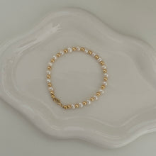 Load image into Gallery viewer, Talia pearl bracelet
