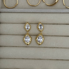 Load image into Gallery viewer, Daphne earrings
