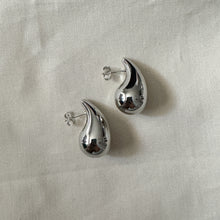 Load image into Gallery viewer, Vivienne droplet earrings
