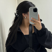 Load image into Gallery viewer, Vivienne droplet earrings
